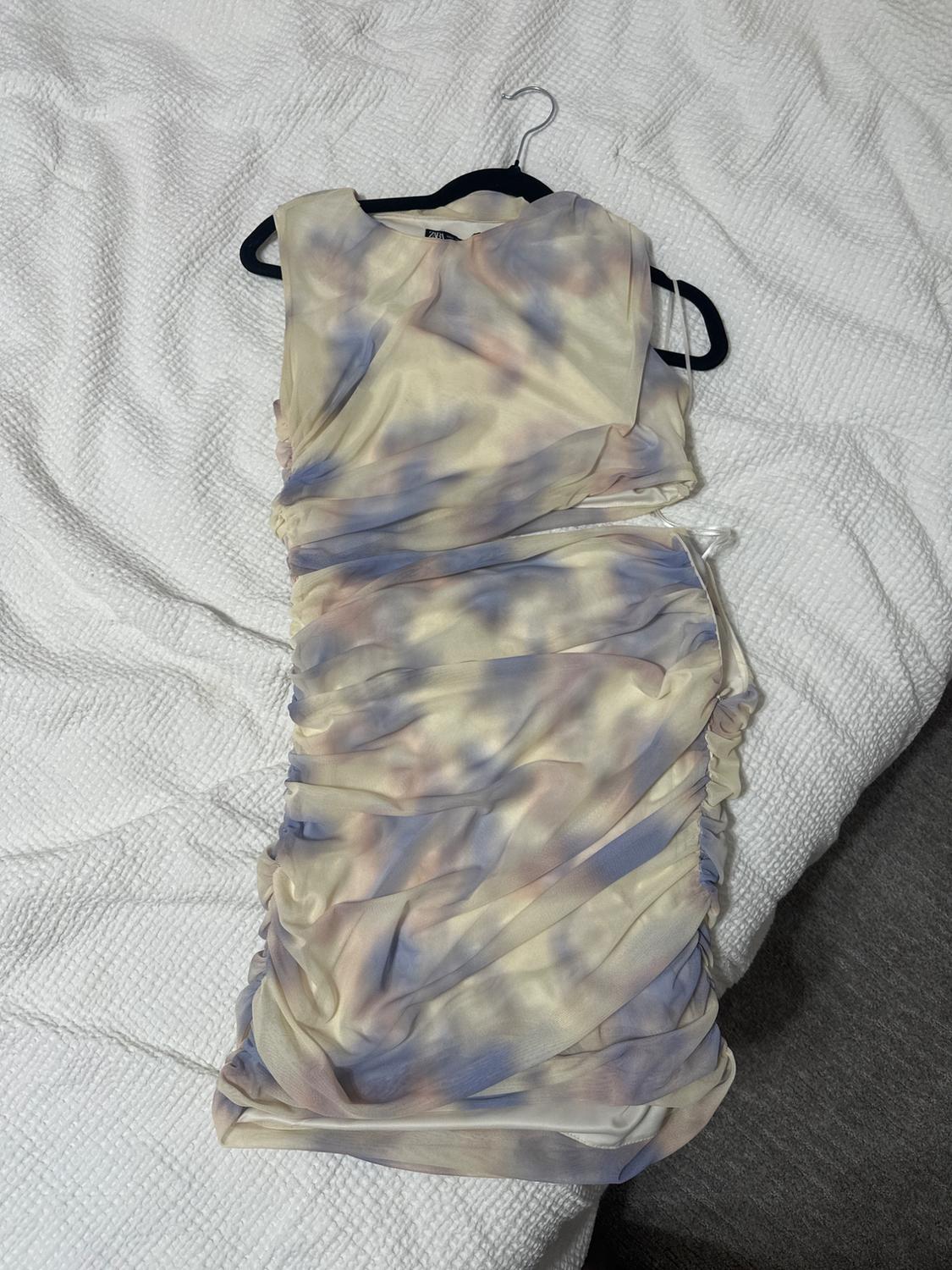 VESTIDO TUL ESTAMPADO CUT OUT
