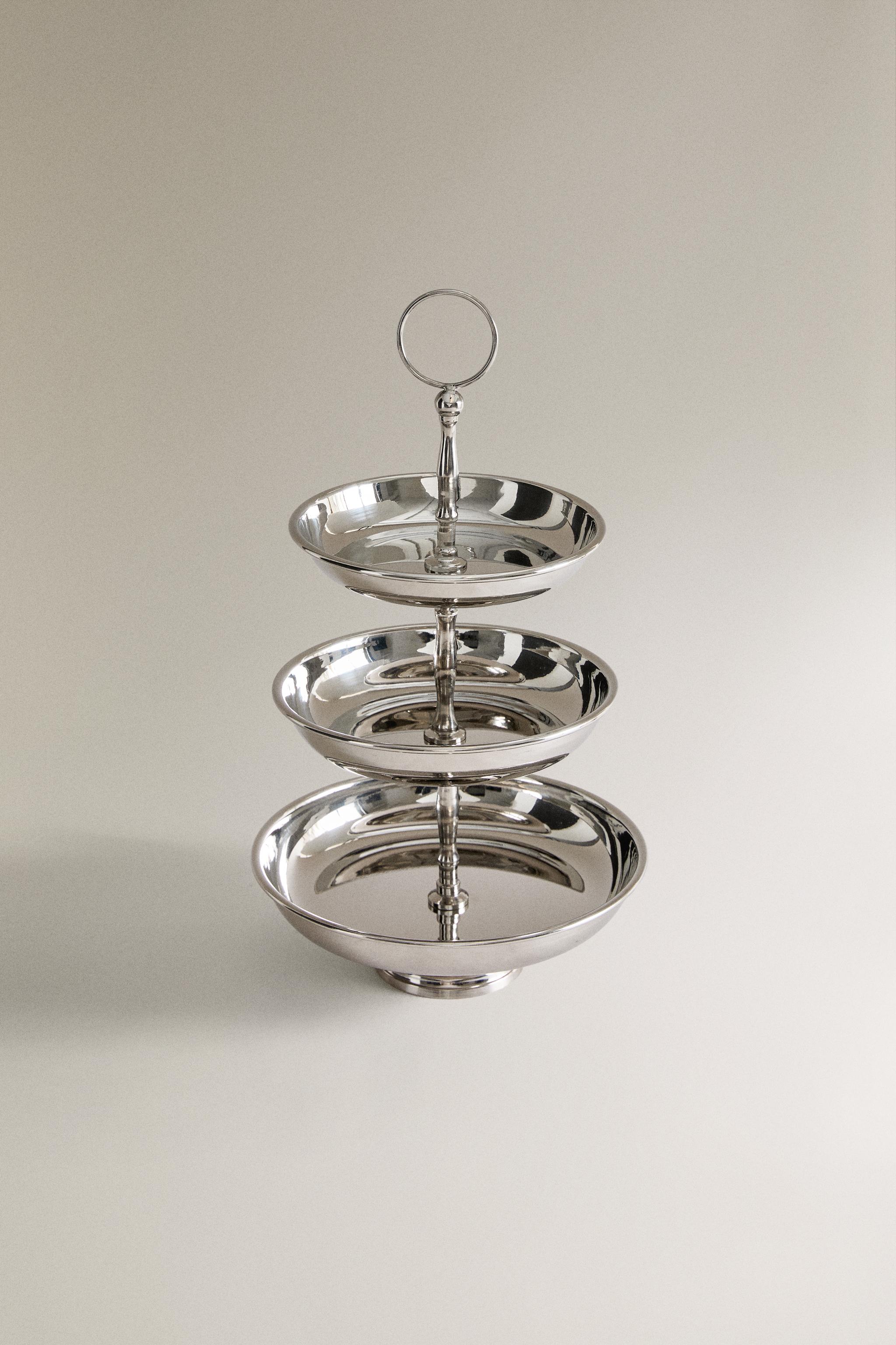 Tiered serving dish silver twisted metal and metallic glass ruffle edge deals dishes