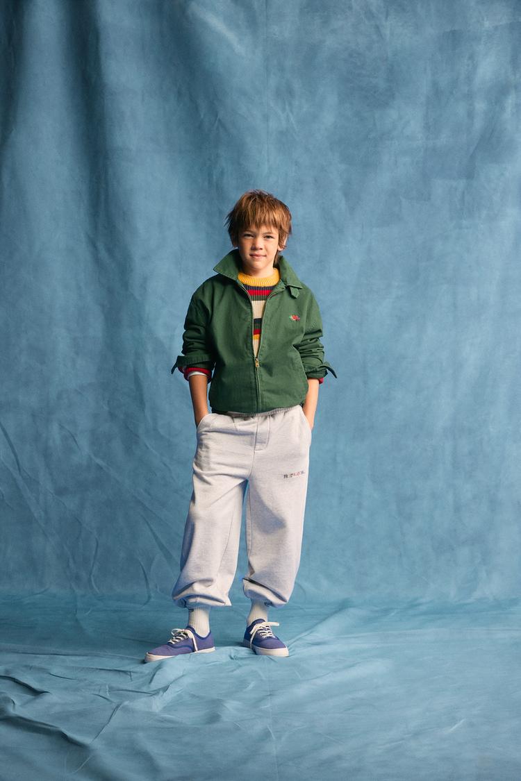 Pantalon felpa barrel bordado fruit of the loom