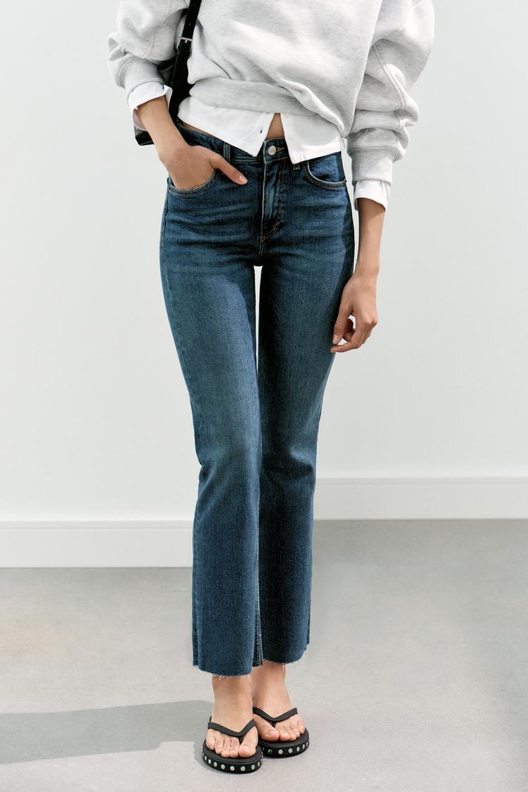 JEANS ACAMPANADOS DE CINTURA ALTA CORTADOS TRF 2