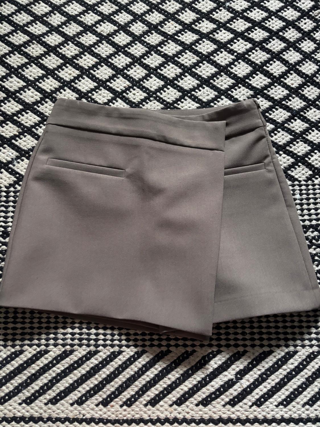 ASYMMETRIC SKORT