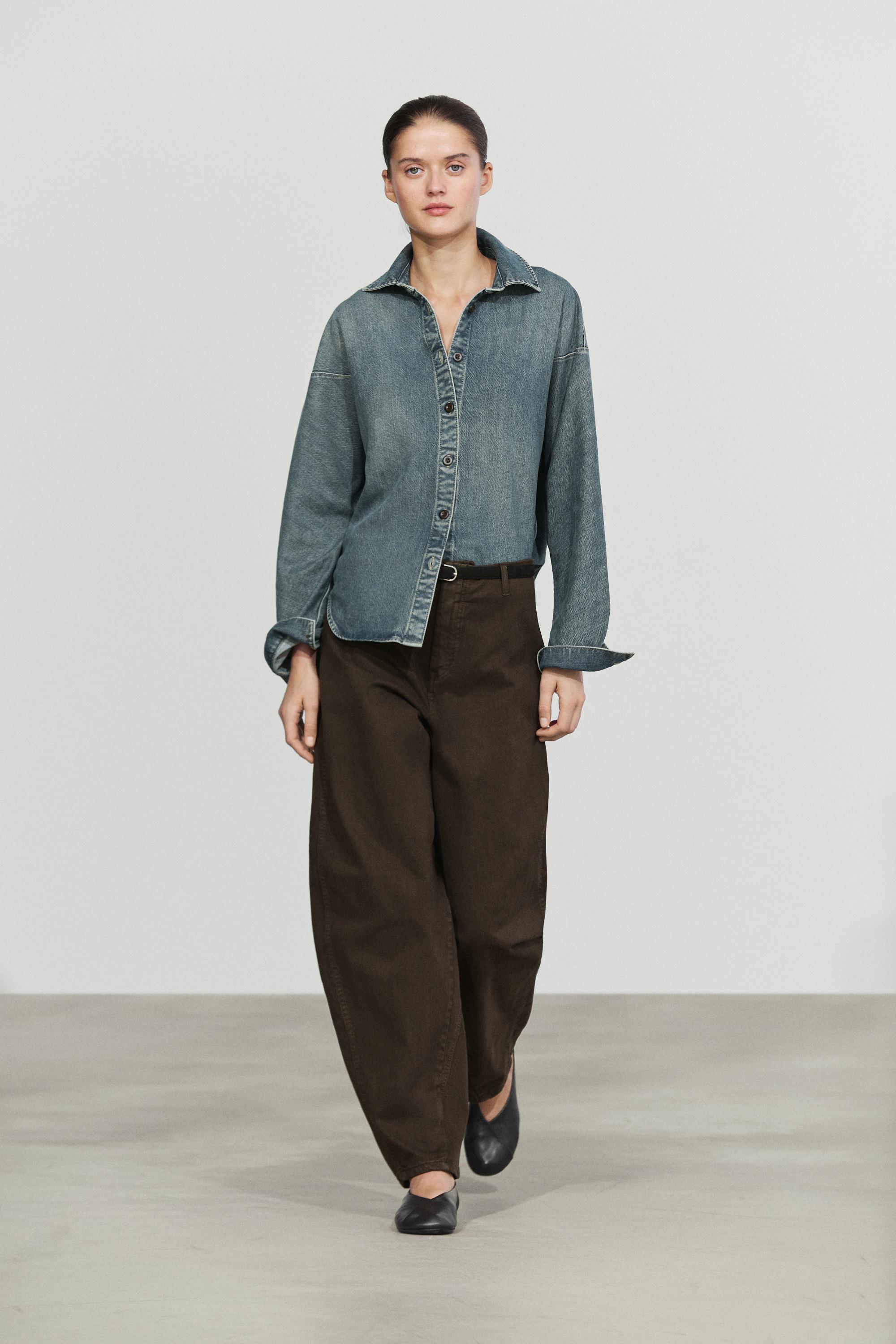 Pantalon carrot fit, détails de coutures