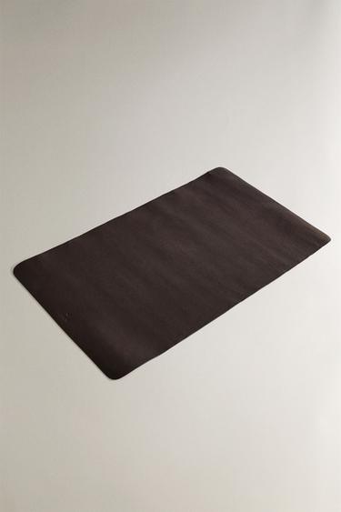 SOUS-MAIN CUIR BUREAU - Bordeaux de Zara - Image 1
