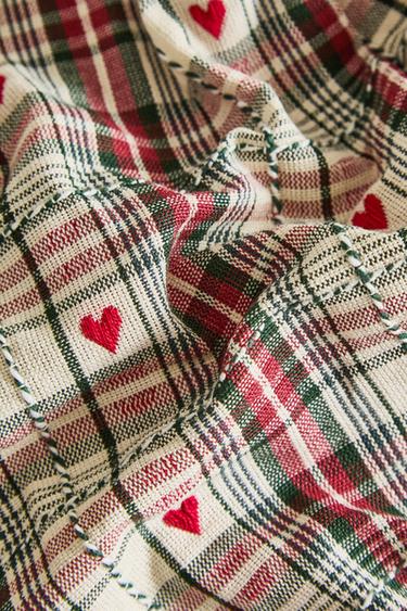 PACK OF DYED THREAD CHRISTMAS HEART NAPKINS (PACK OF 2) - Red by Zara - Image 3