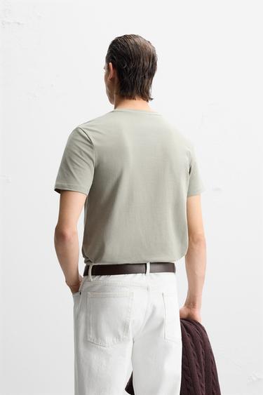 T-SHIRT BASIQUE SLIM FIT - Vison clair de Zara - Image 2
