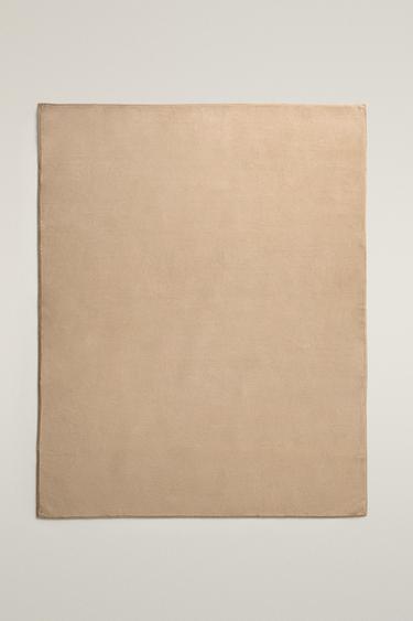 SOLID FAUX FUR BLANKET - Beige by Zara