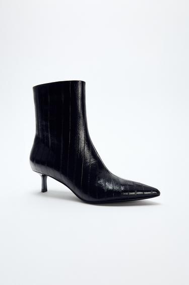 BOTINA DE SALTO COM RELEVO - Preto da Zara