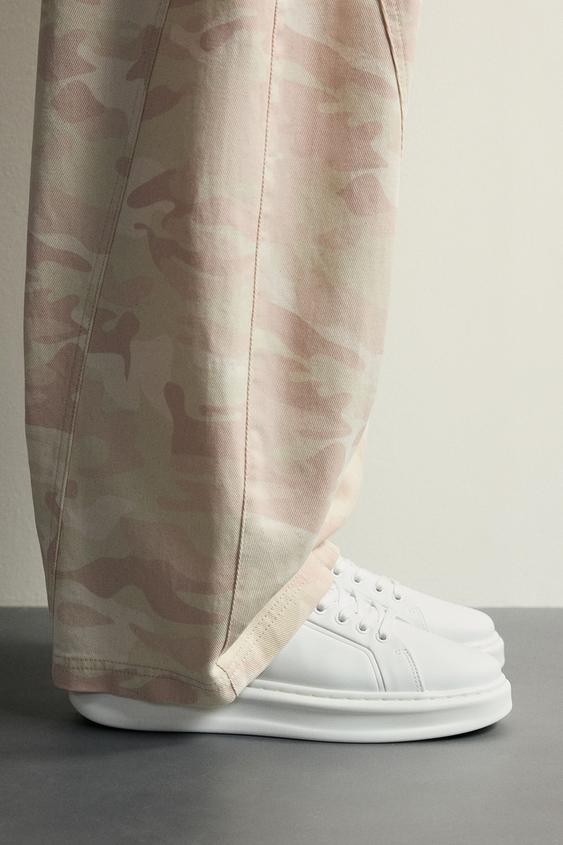 ZAPATILLA DETALLE TALÓN - Blanco de Zara - Imagen 0