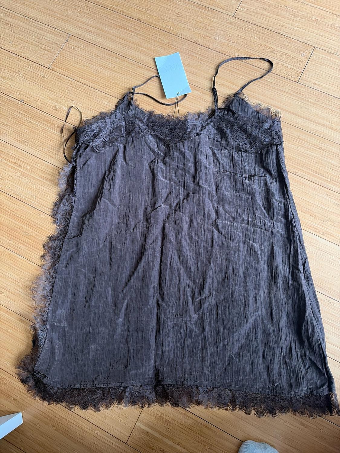 LACE CAMISOLE TOP - Image 2