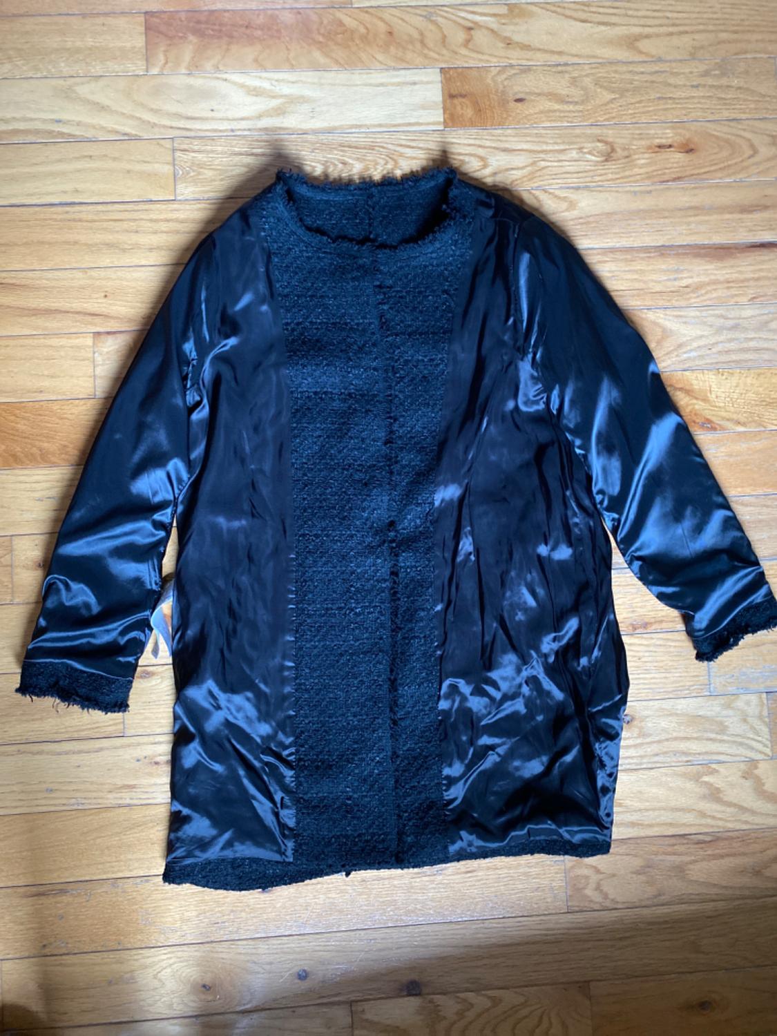 GOLDEN BUTTONED SHORT COAT - Image 3