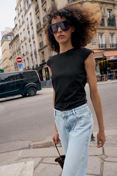 MINIMALIST SHORT SLEEVE T-SHIRT - Black by Zara