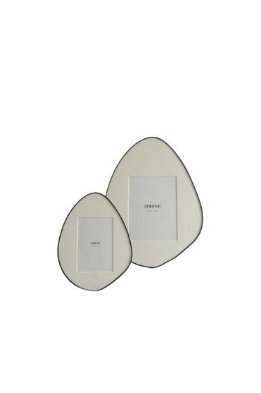 ΚΟΡΝΙΖΑ ΦΩΤΟΓΡΑΦΙΩΝ ΑΚΑΝΟΝΙΣΤΟΥ ΣΧΗΜΑΤΟΣ - Μαύρο του Zara