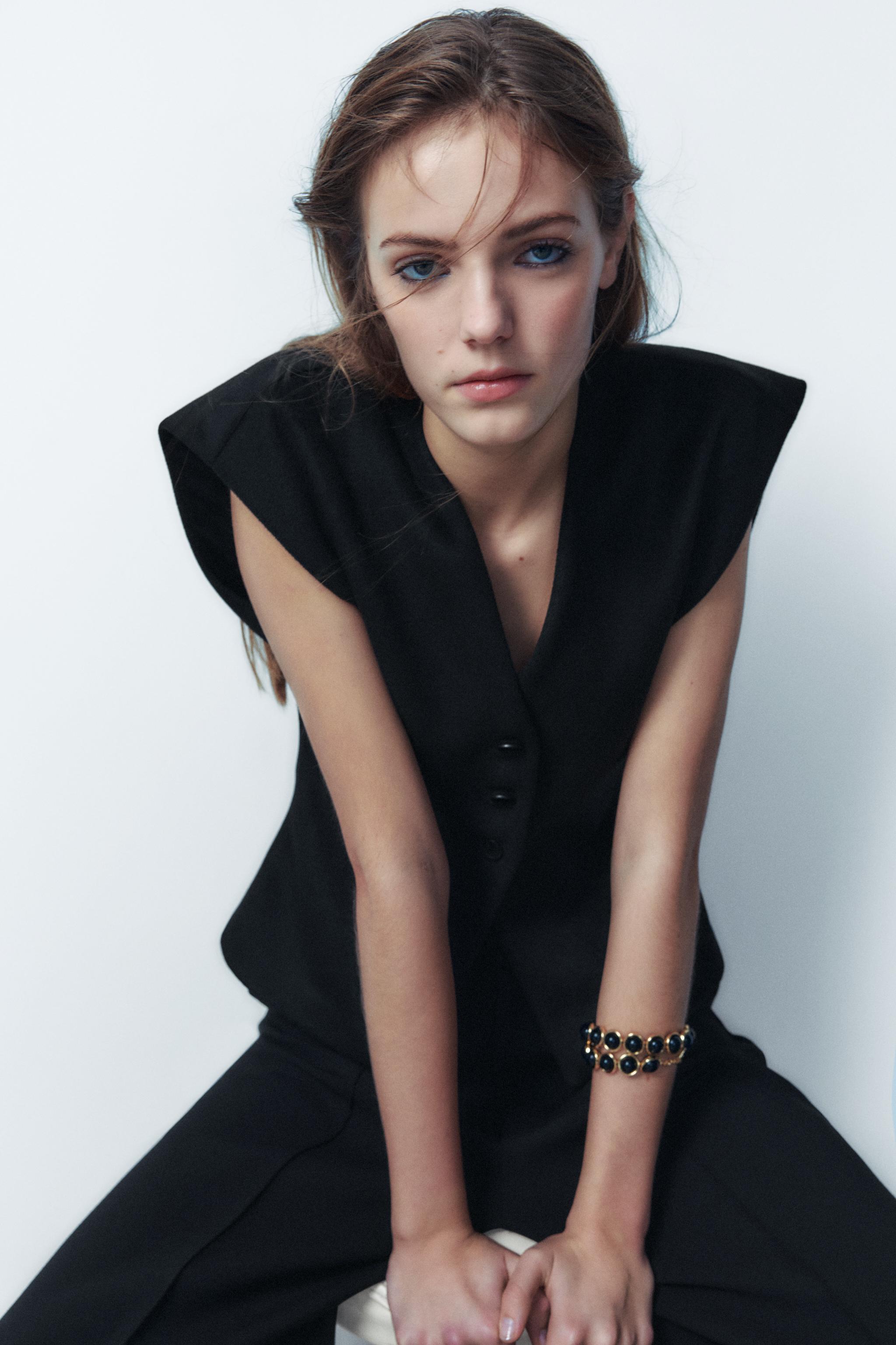FELT TEXTURE WOOL BLEND VEST TOP - Black | ZARA United States FELT TEXTURE WOOL BLEND VEST TOP - Black | ZARA United States