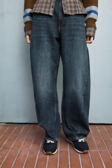 TRF ミッドライズバギーバレルデニムパンツネイビーブルーZaraのTRF ミッドライズバギーバレルデニムパンツ - ネイビーブルー 