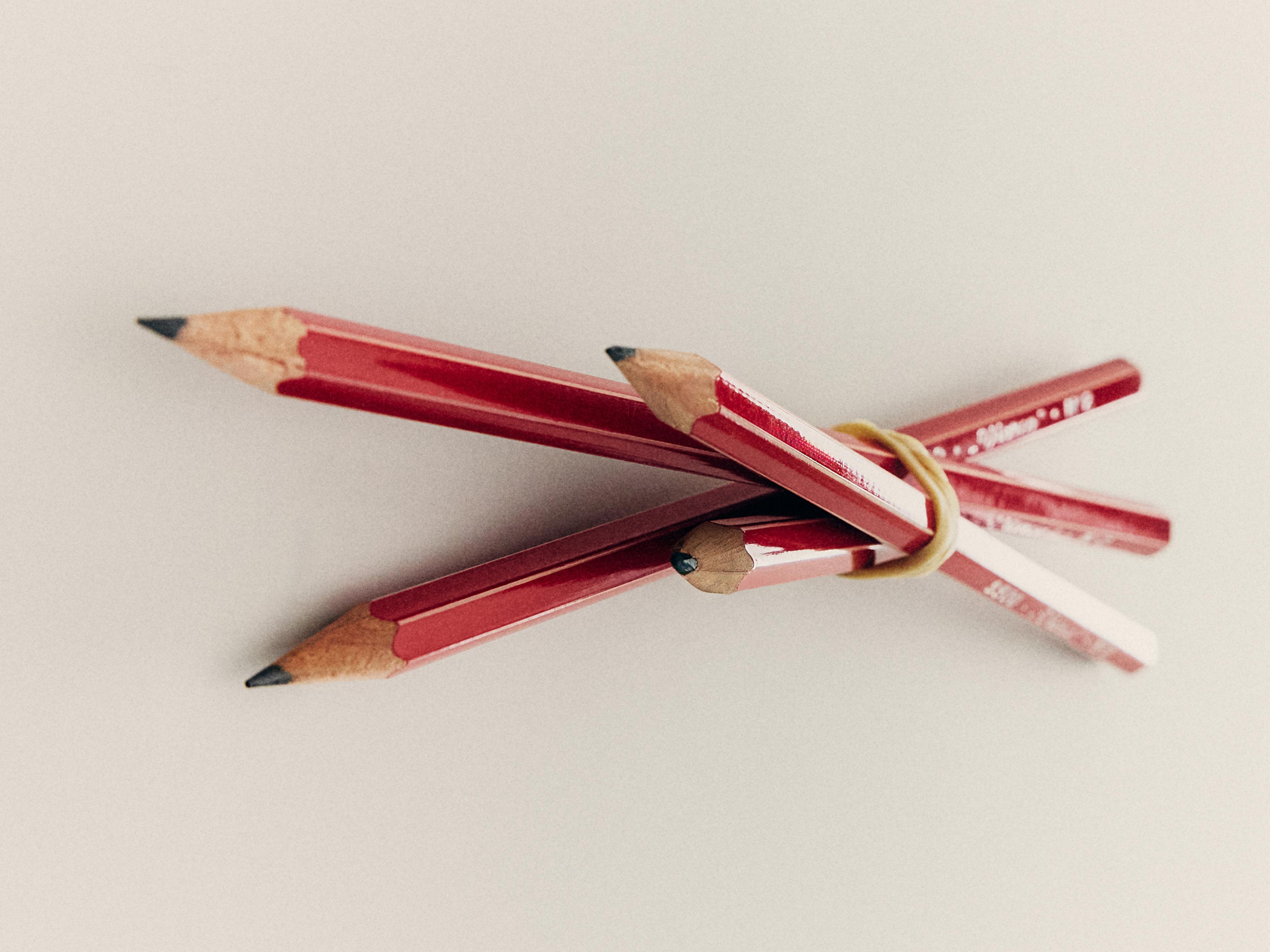 PACK OF VIARCO VINTAGE WOODEN PENCILS — Red
