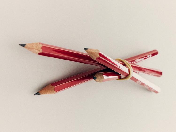 PACK OF VIARCO VINTAGE WOODEN PENCILS — Red