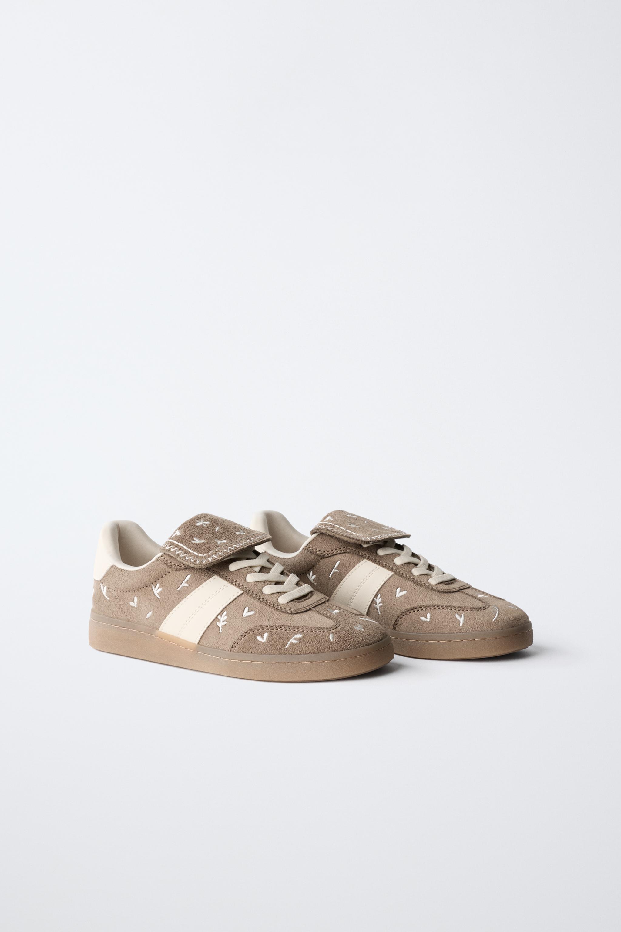 EMBROIDERED FLAP SNEAKERS — Brown