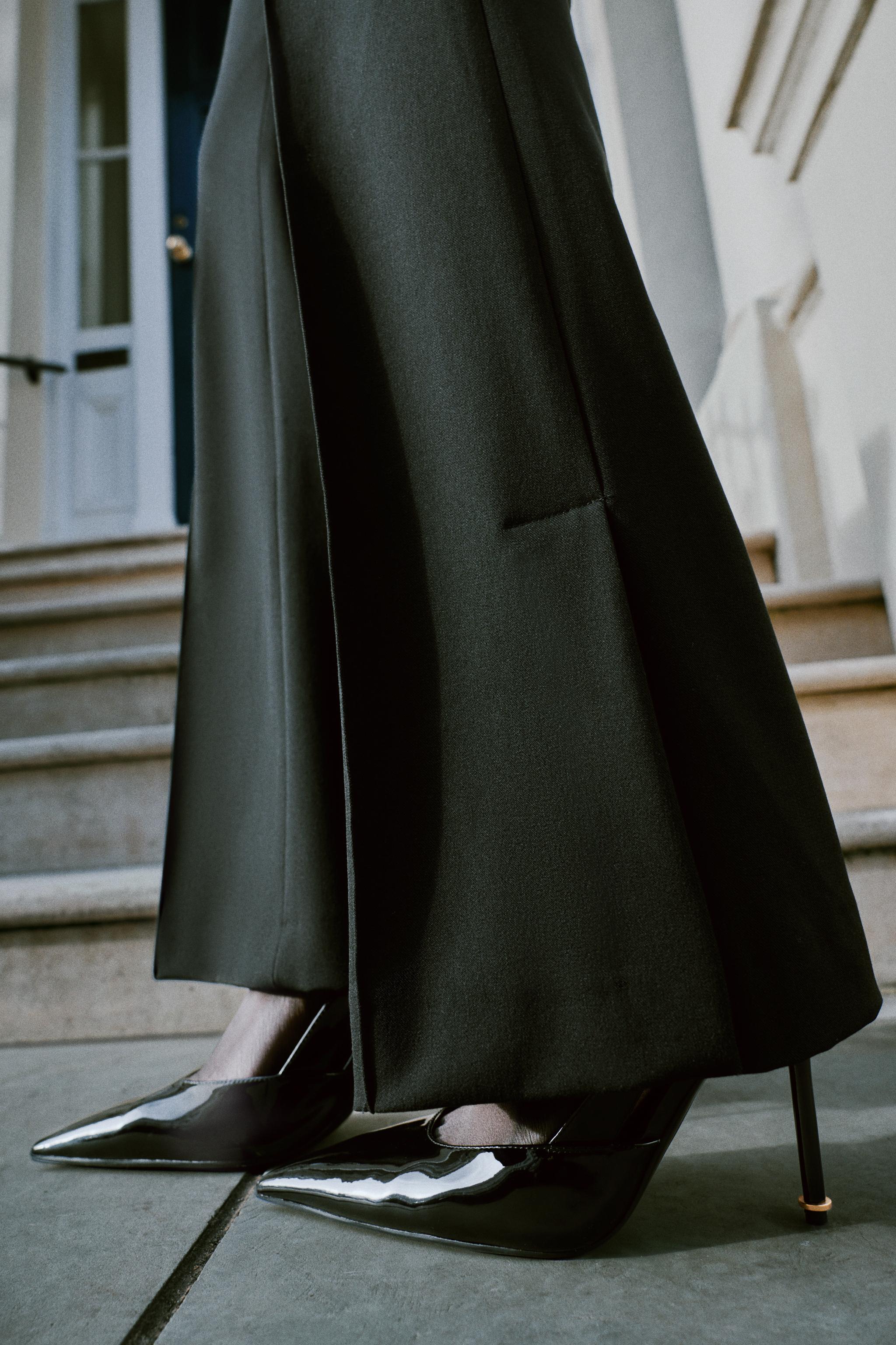 METALLIC DETAIL HEELED SHOES