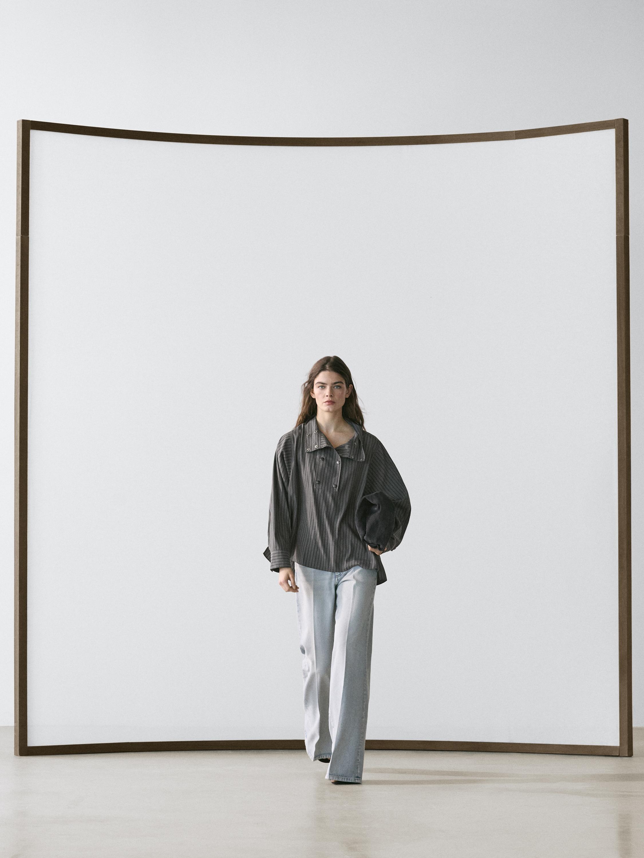 Striped flowing shirt with collar detail — Gray
