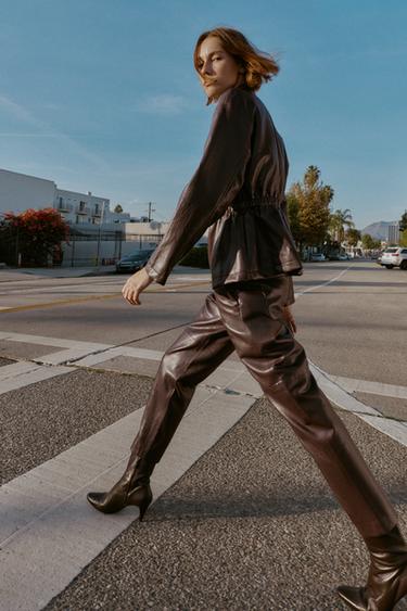 PANTALONS EFECTE PELL CINTURA ELÀSTICA - Marró de Zara