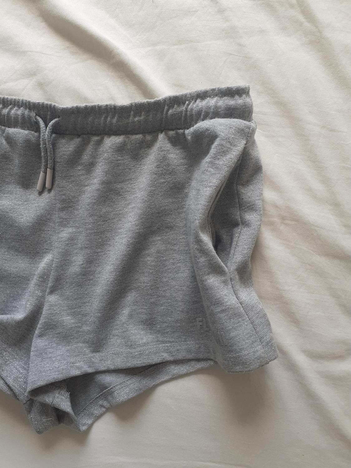 SHORT GRIS AVEC SLOGAN MÉTALLISÉE - Image 6