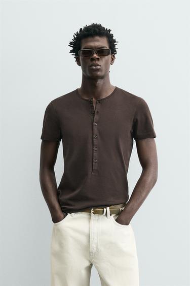 CAMISETA SLIM FIT CUELLO PANADERO - Marrón oscuro de Zara