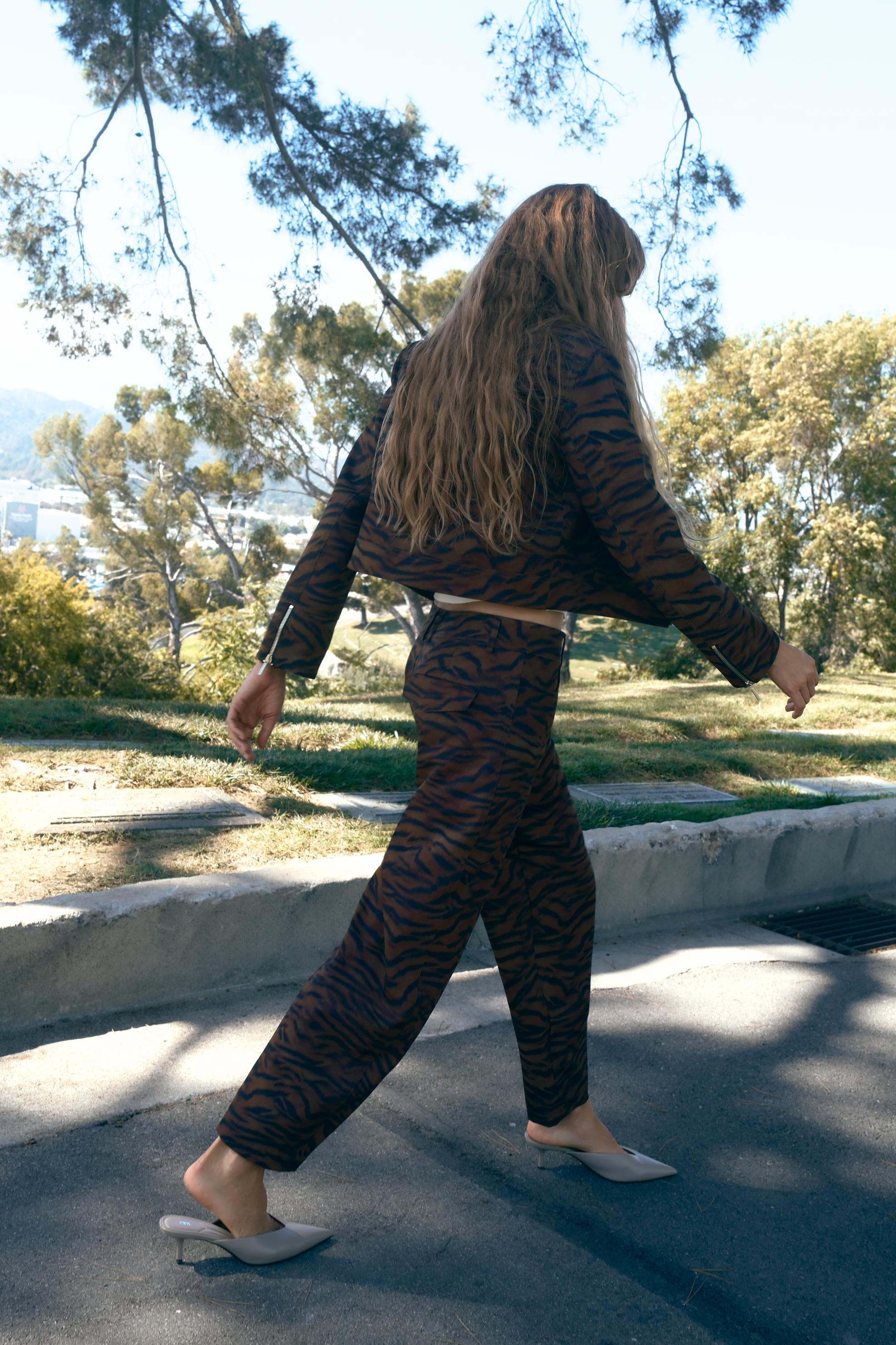 ANIMAL PRINT BARREL PANTS