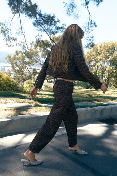PANTALON BARREL IMPRIMÉ ANIMAL - Noir / Marron de Zara - Image 1