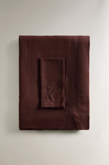 FLORAL EMBROIDERED LINEN TABLECLOTH - Burgundy by Zara