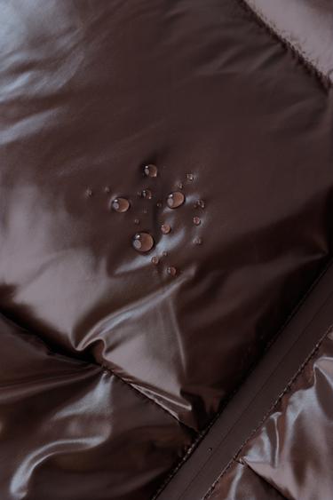 DOUDOUNE EN PLUME ET DUVET DÉPERLANTE ET COUPE-VENT - Marron foncé de Zara - Image 8
