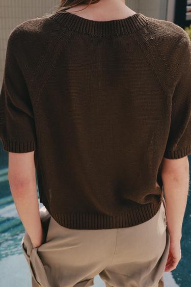 HAUT EN MAILLE À MANCHES COURTES ET BOUTONS - Marron de Zara - Image 2