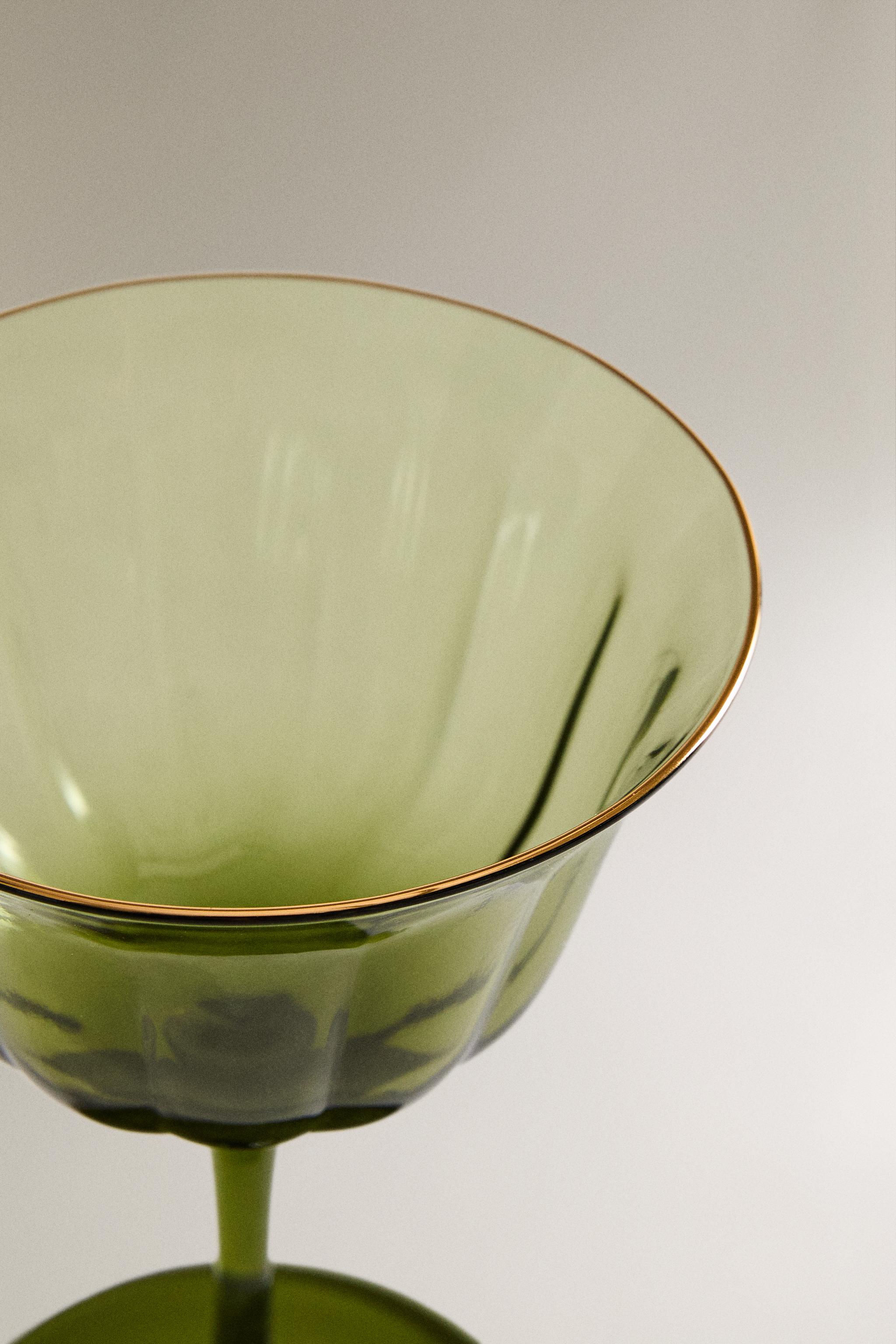 CHRISTMAS WINE GLASS WITH A RAISED DESIGN