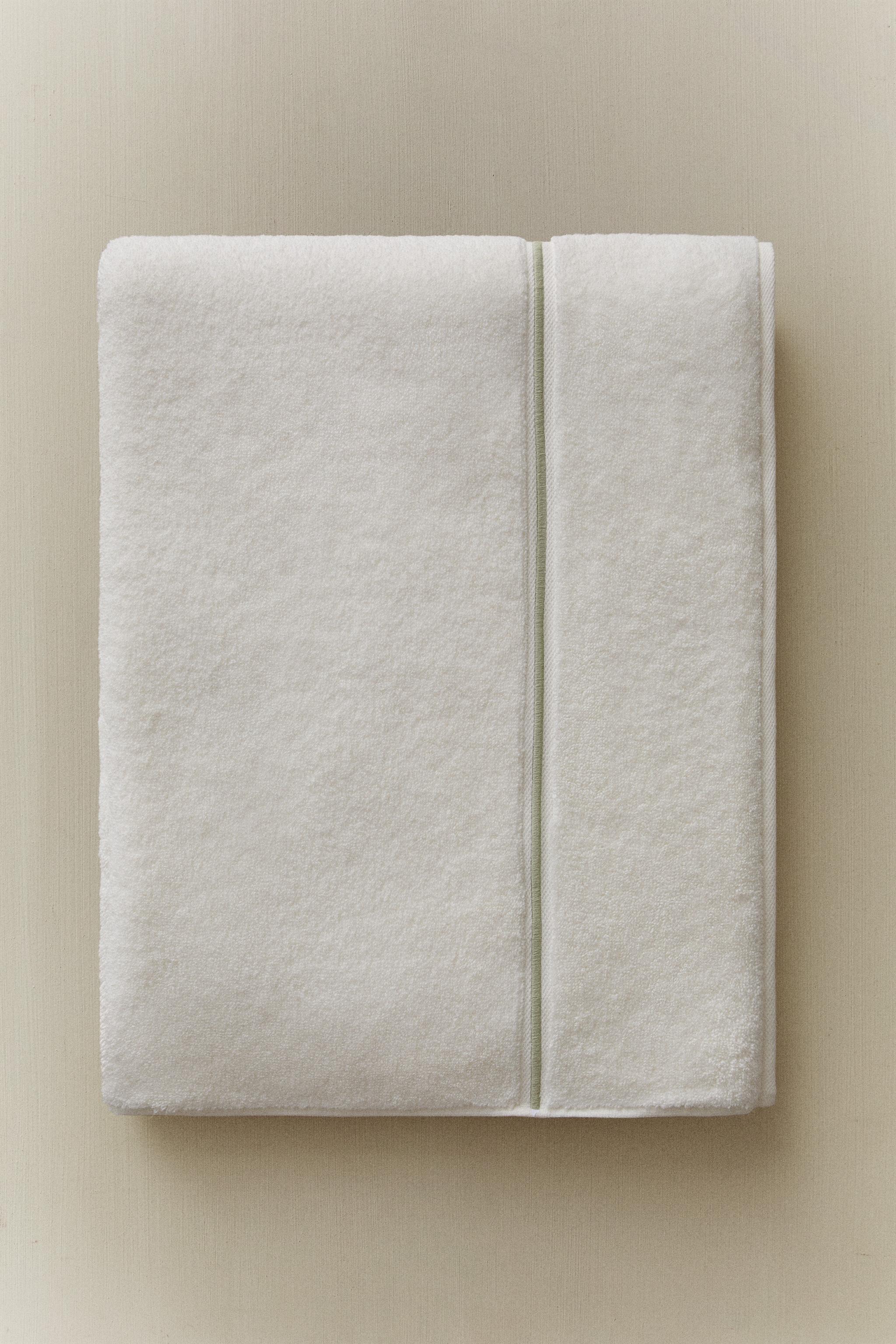 SCALLOPED BATH TOWEL