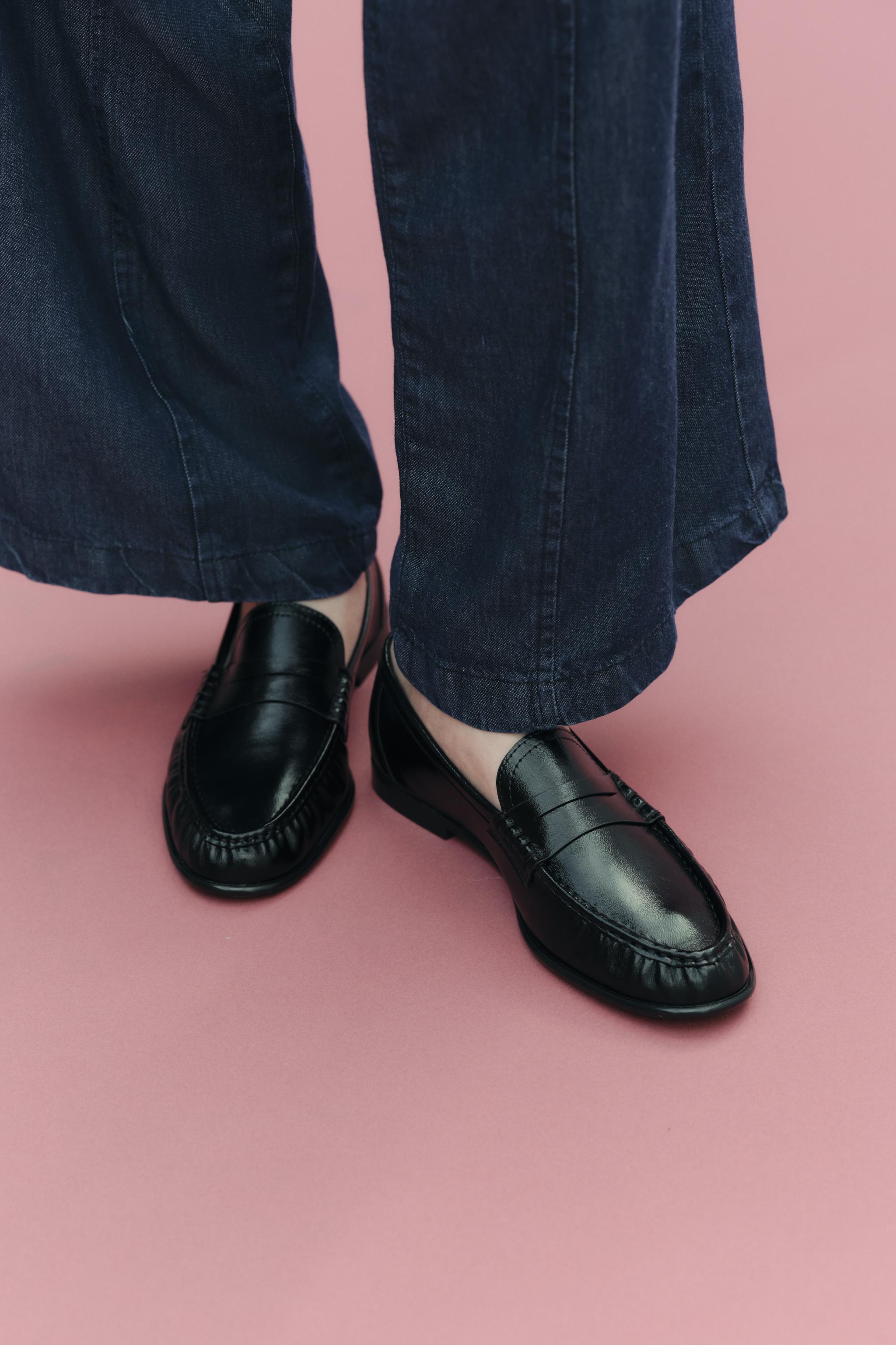 ギャザー入りソフトモカシン - ブラック | ZARA Japan / 日本