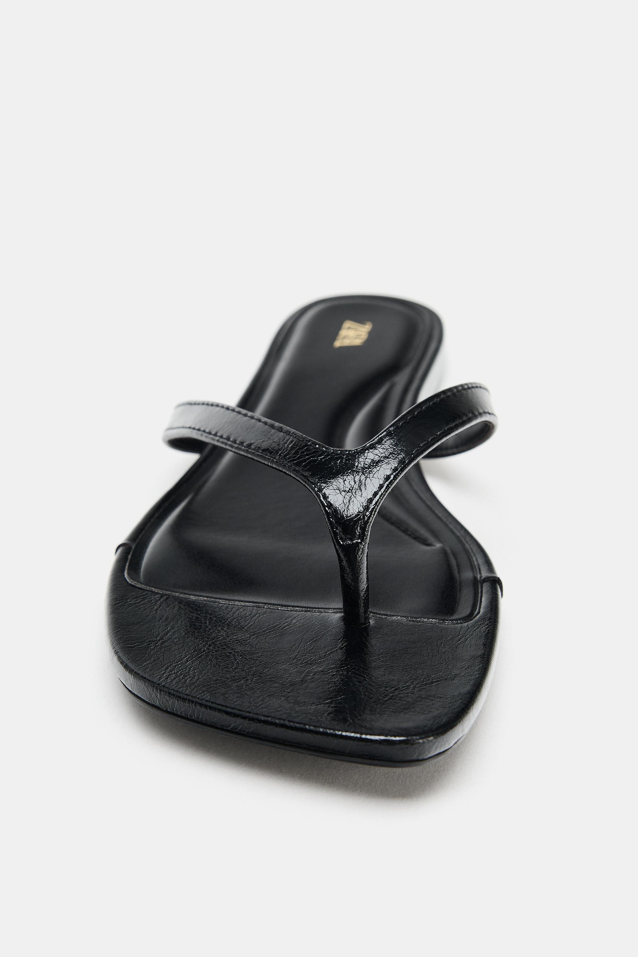 FLAT SANDALS