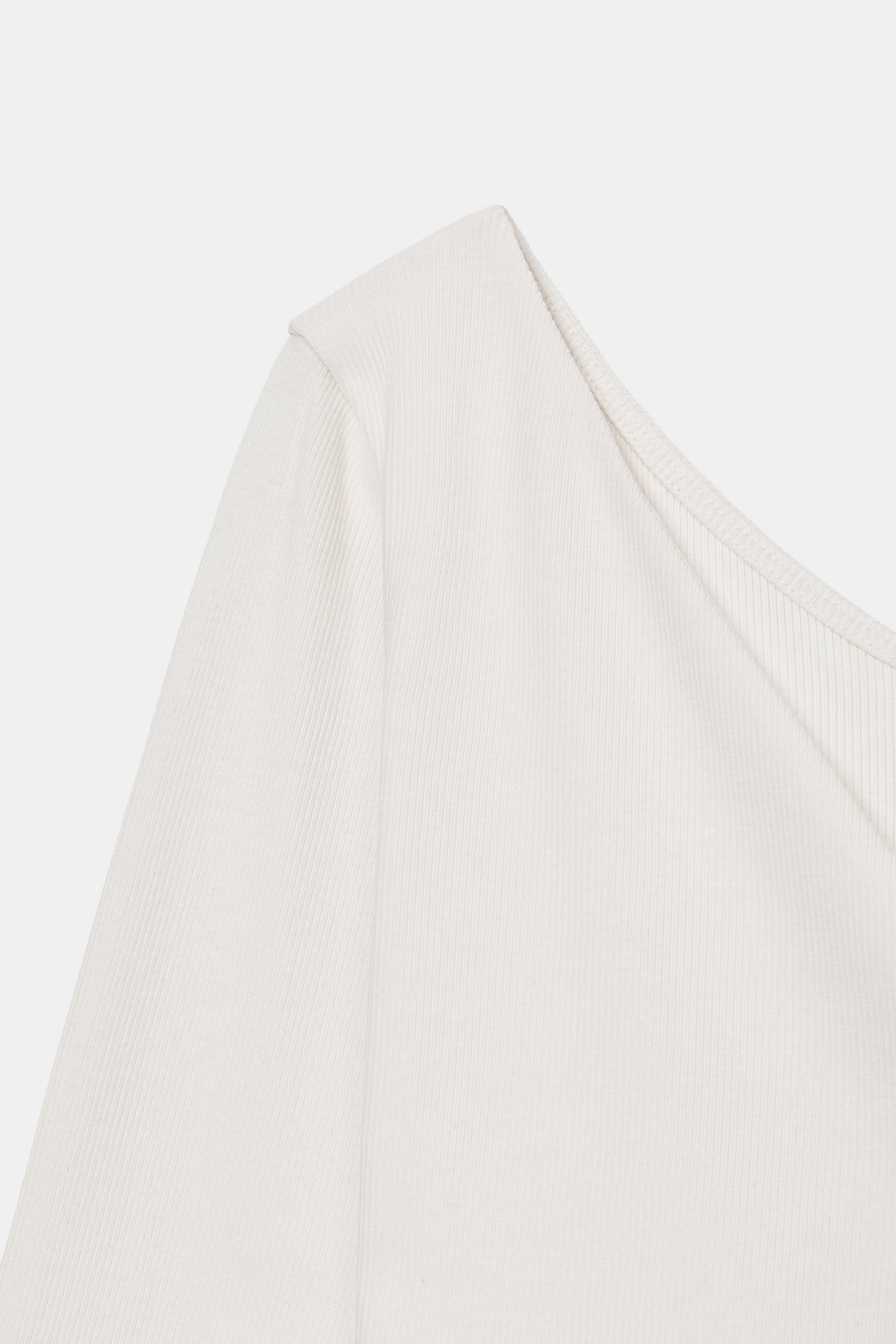 RIBBED V-NECK T-SHIRT