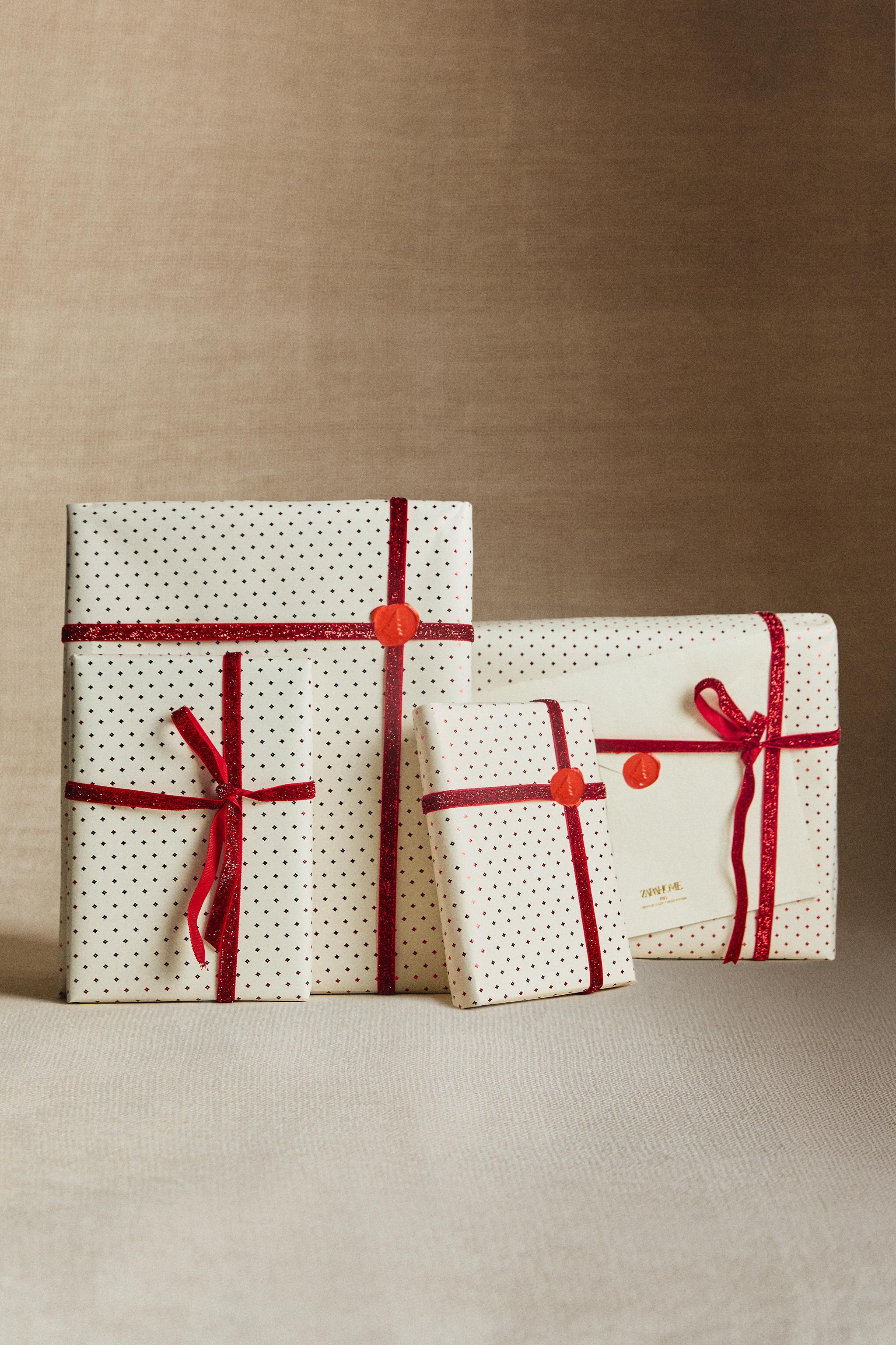 CHRISTMAS MATTE DOTTED GIFT WRAPPING PAPER