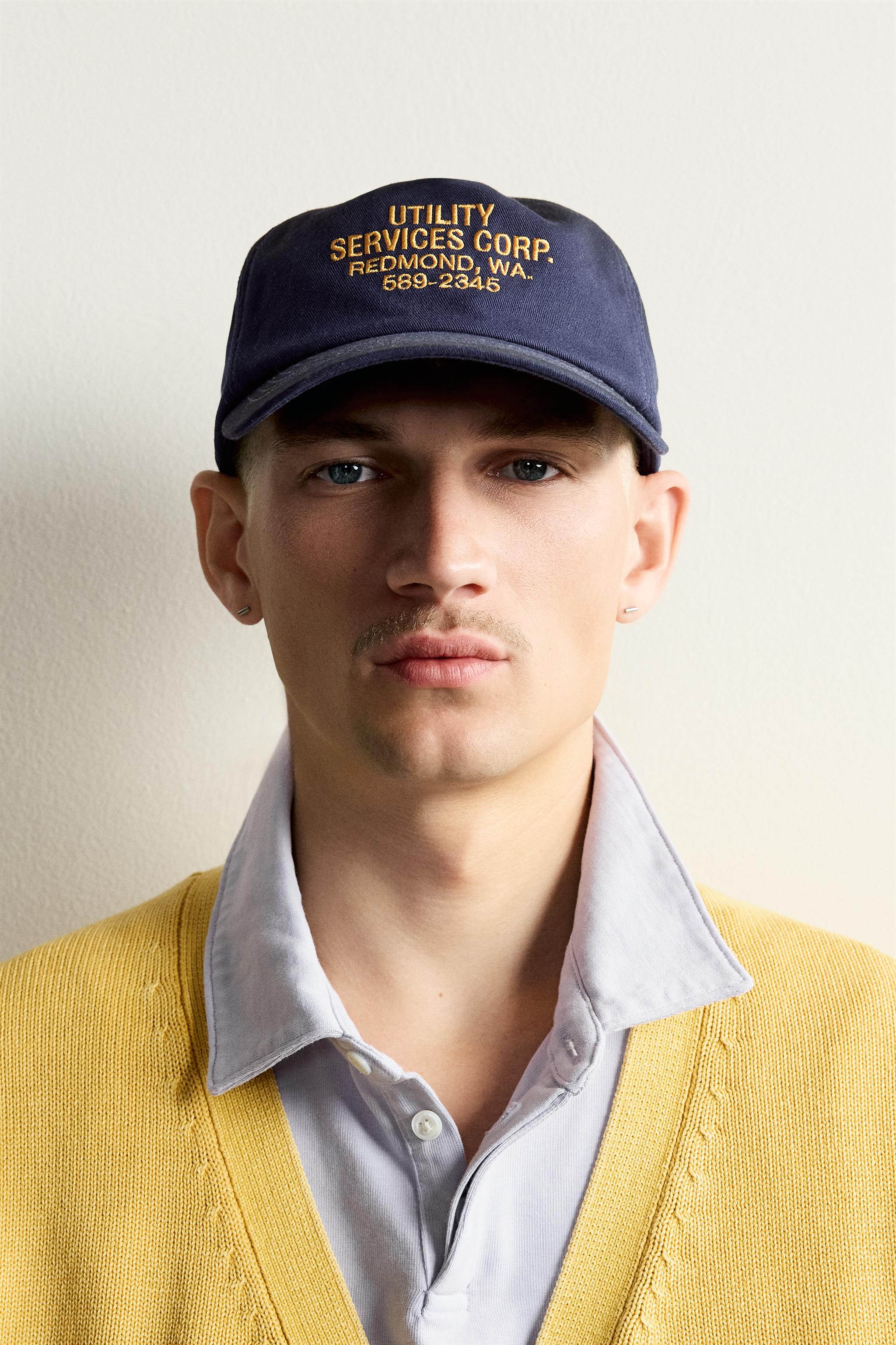 CASQUETTE À INSCRIPTION BRODÉE EN CONTRASTE