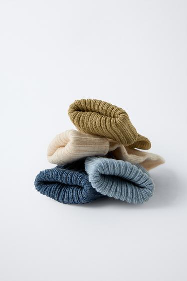 LOT DE QUATRE PAIRES DE CHAUSSETTES DE COULEURS - Bleuté de Zara - Image 2