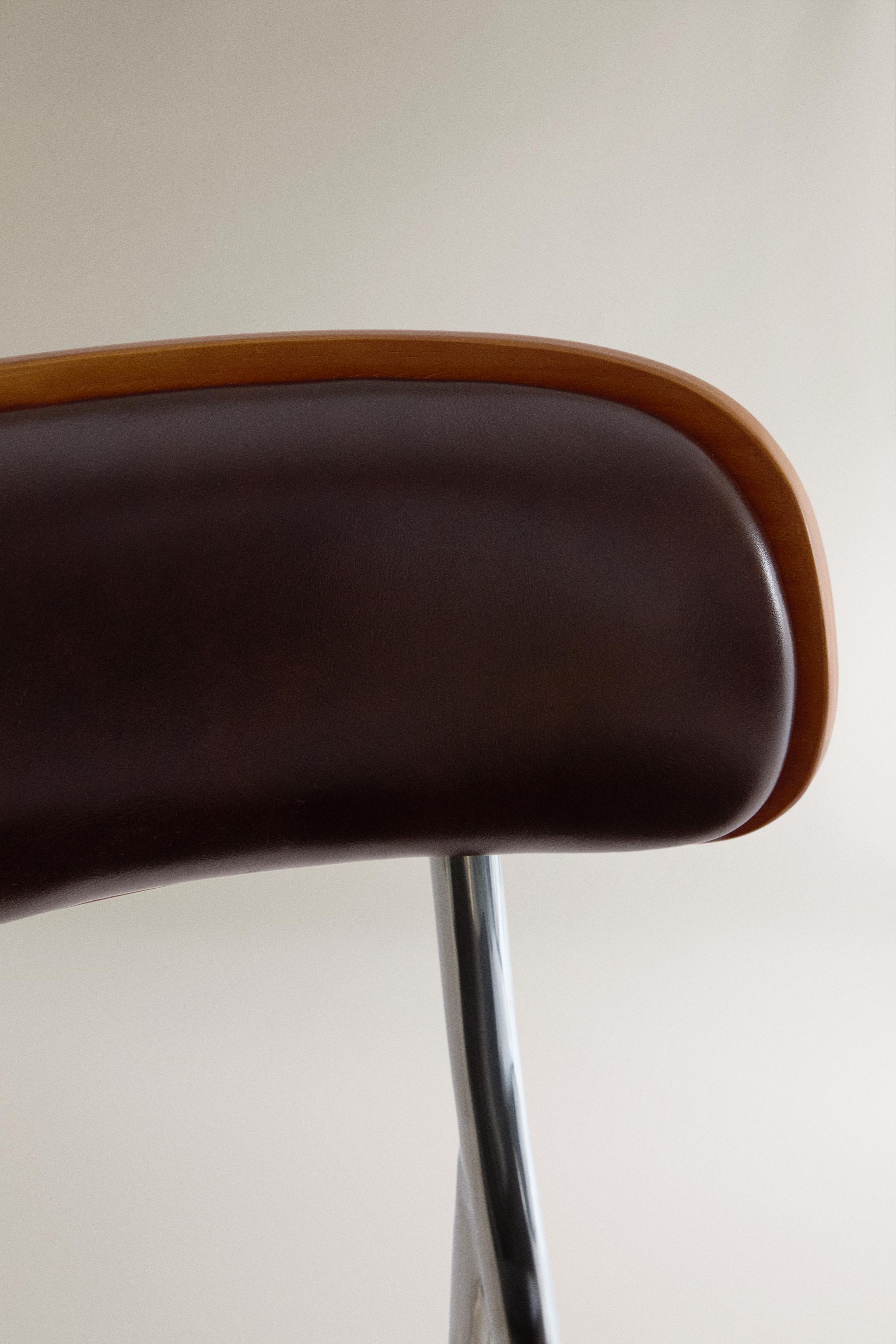 LEATHER AND STAINLESS STEEL HIGH STOOL