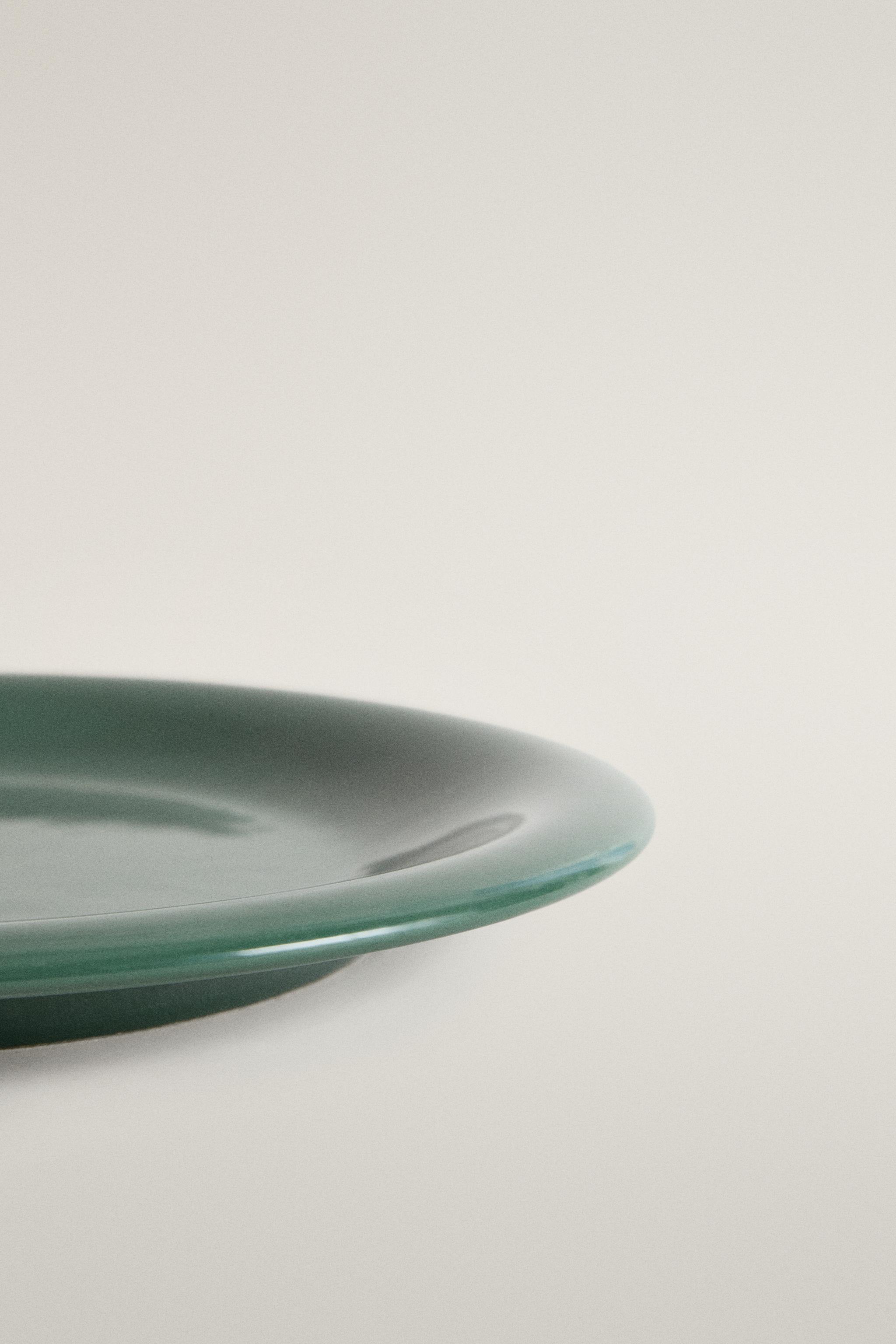 ENAMELLED STONEWARE DINNER PLATE