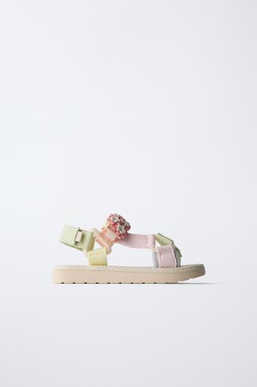 SANDALIA TIRAS FLORES - Rosa de Zara