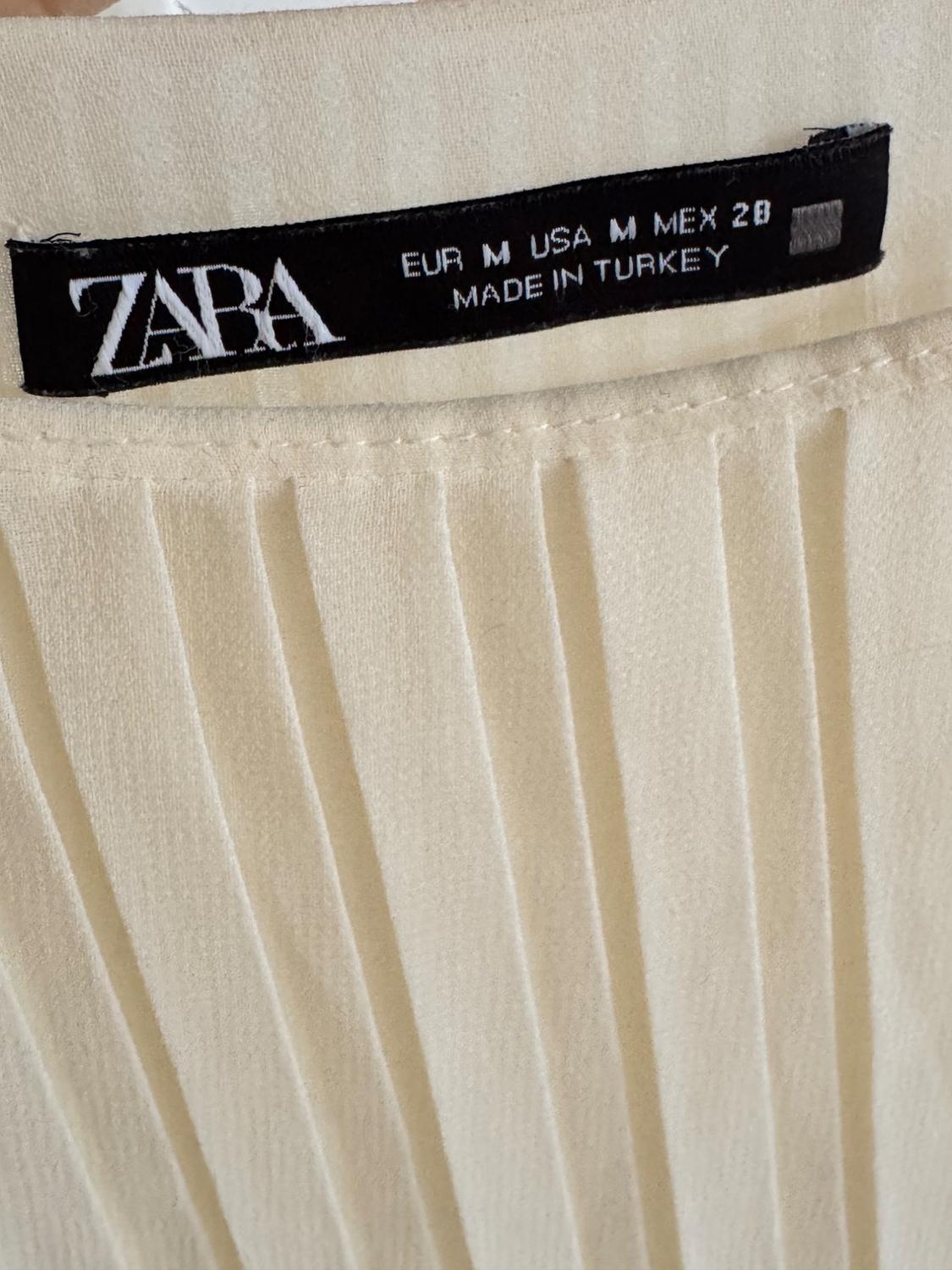 FINE PLEATED BLOUSE - Image 3