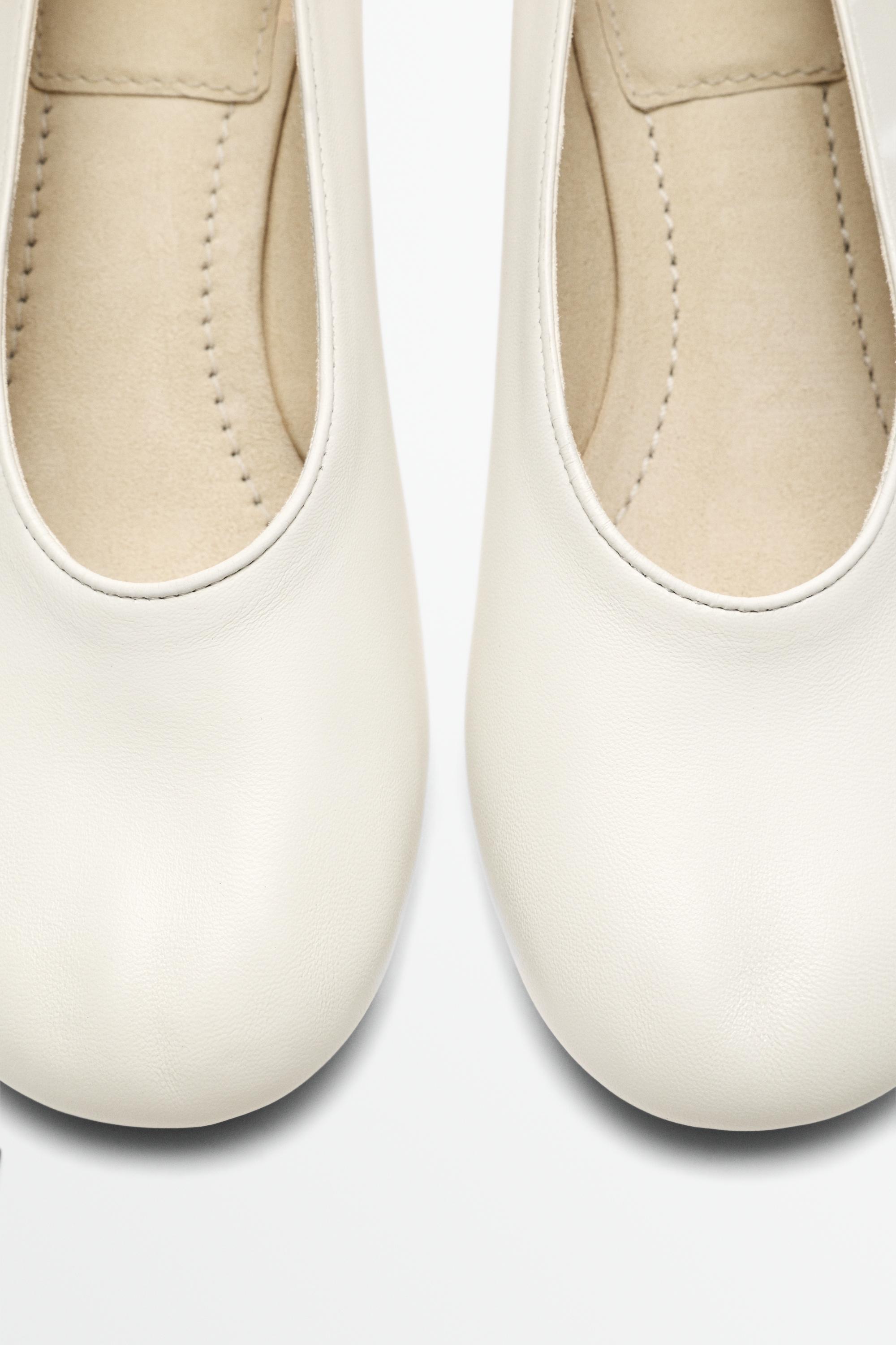 Soft leather heel shoe