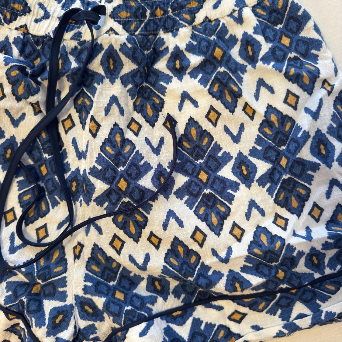 PRINTED BERMUDA SHORTS WITH TRIMS - Image 3