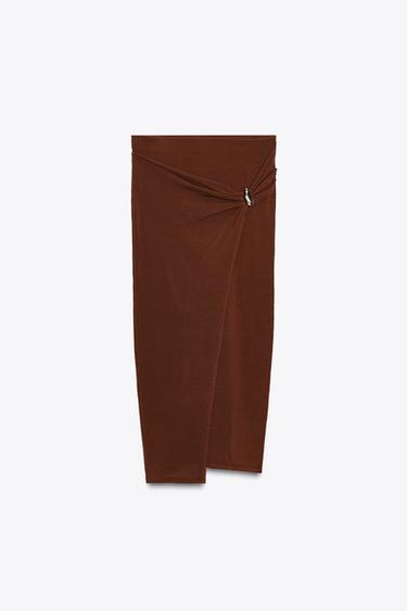 FALDA MIDI PUNTO APLIQUE - Coñac de Zara