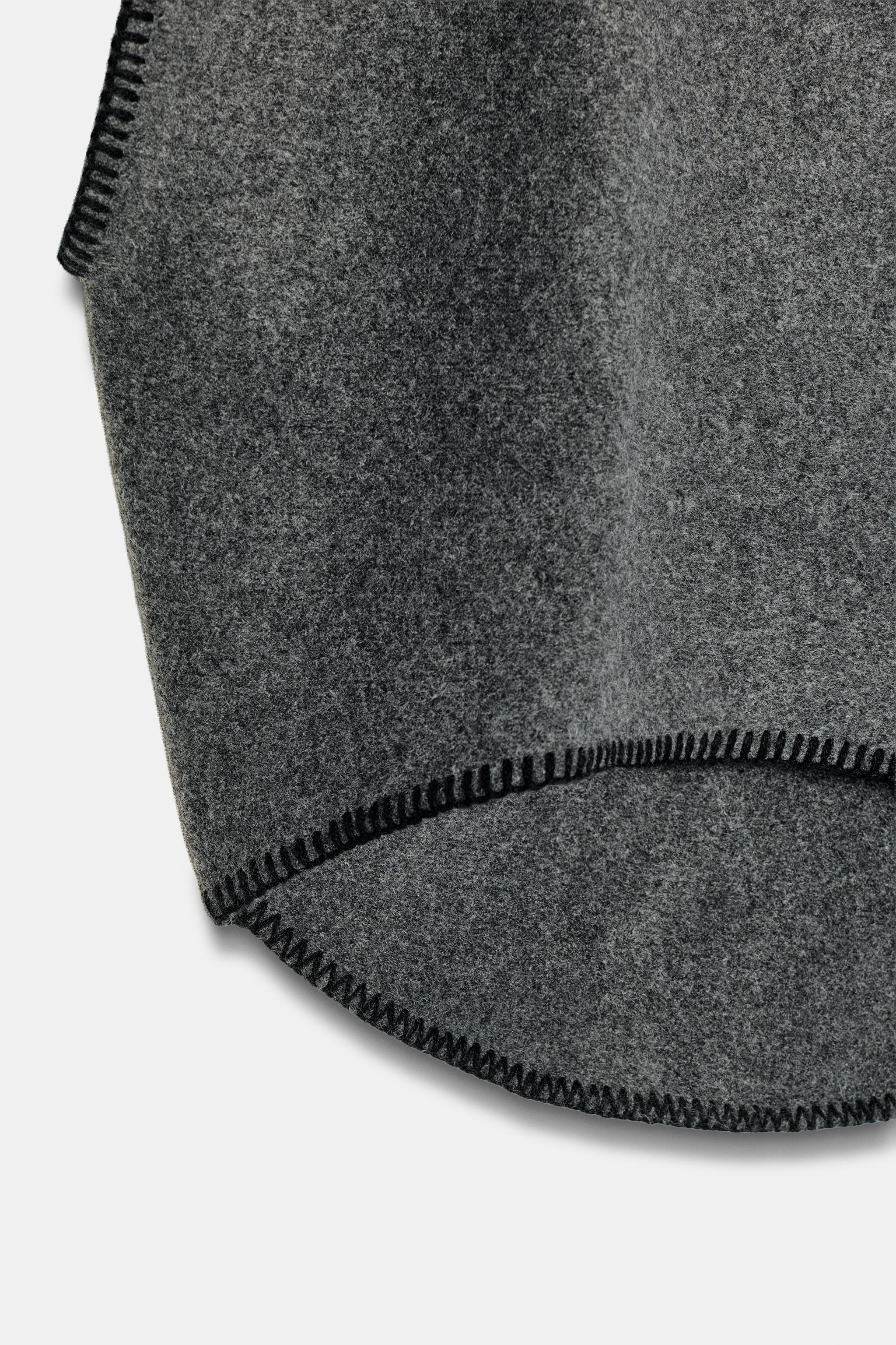 CONTRAST TOPSTITCH KNIT VEST