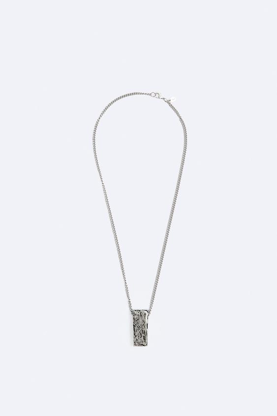 KAULAKETJU KOHOKUVIOIDULLA RIIPUKSELLA Silver ZARA Suomi Finland kaulaketju-kohokuvioidulla-riipuksella-silver-zara-suomi-finland