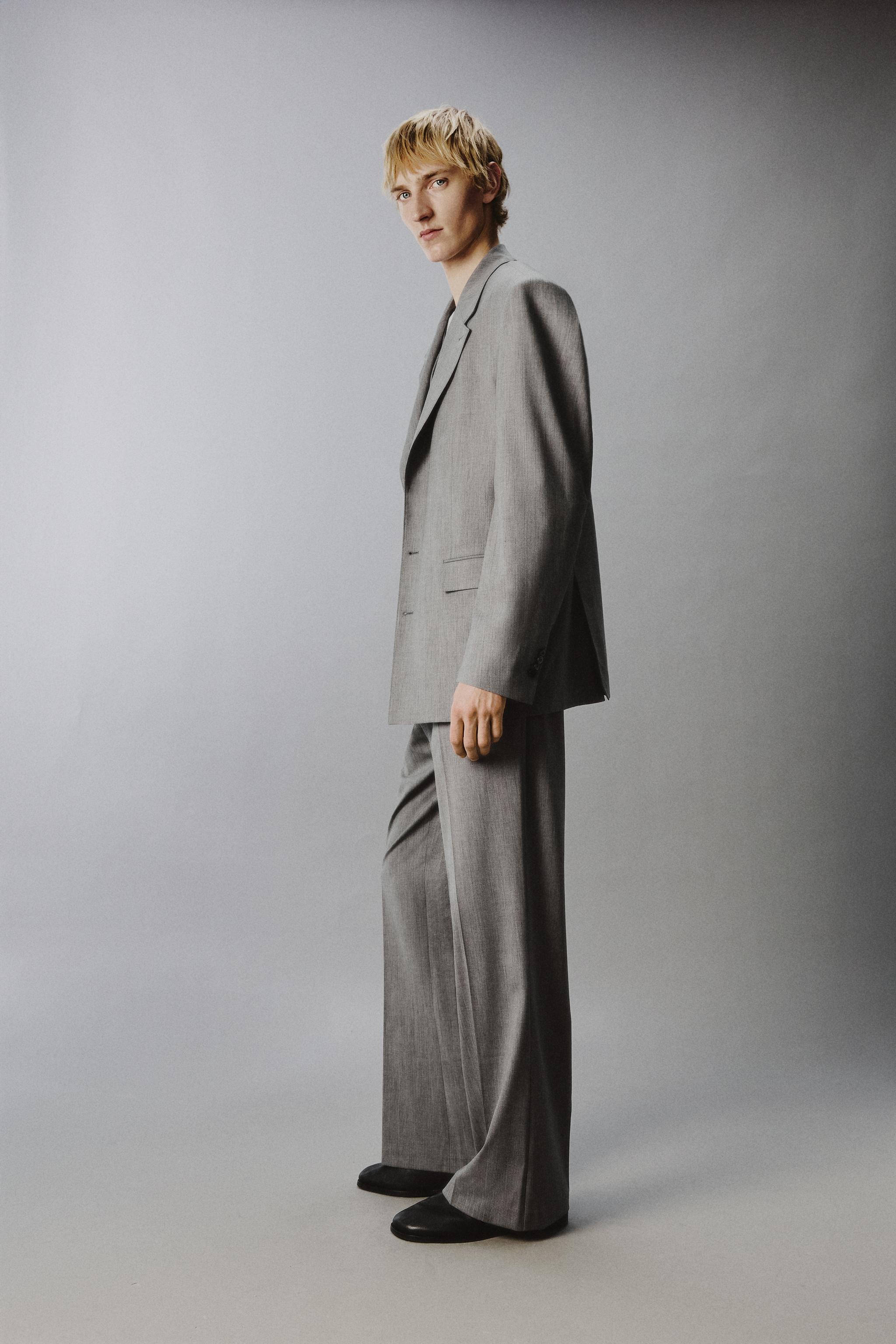 ストライプ柄テクスチャー生地スーツブレザー - グレー | ZARA Japan