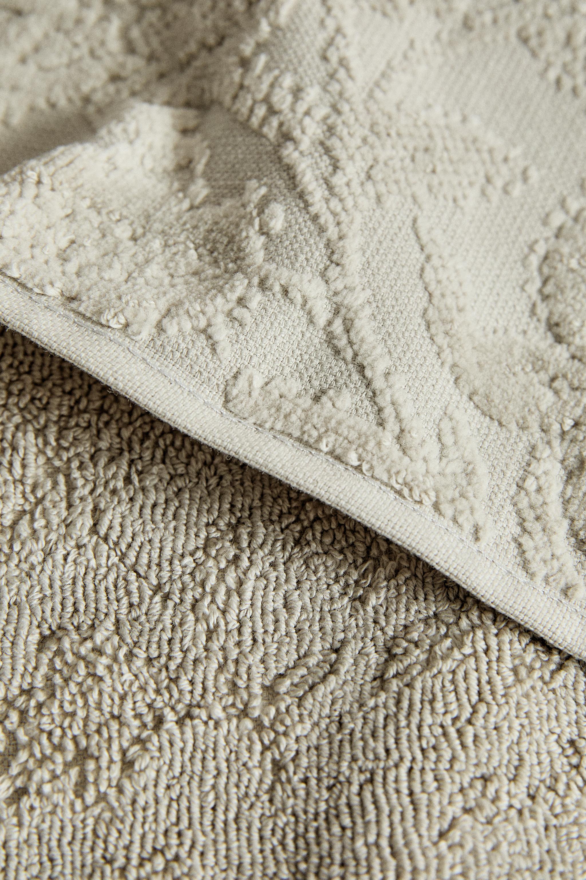 FLORAL JACQUARD BATH TOWEL